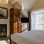 The Castle Bed and breakfast 3*